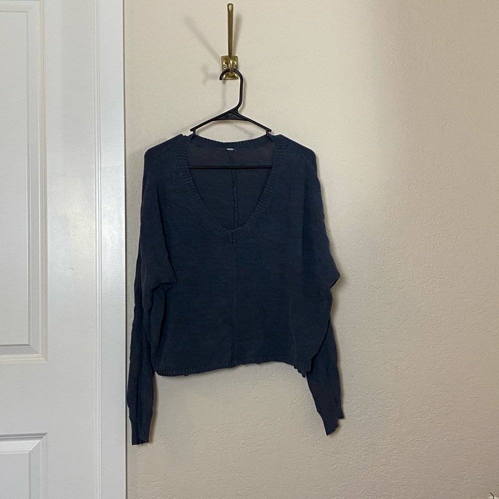 Forever 21 navy knit crop top. Used. OK condition.